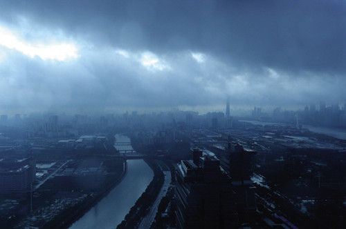 橙色暴雨预警信号现在生效!西部沿海高速封路