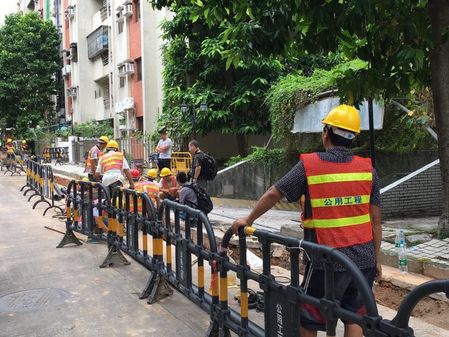 几乎每一个东区比华利山庄的住户,都有段饮用