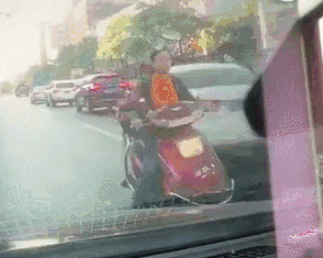 中山一电动车逆行遭货车撞倒,谁应负主责?事故判定