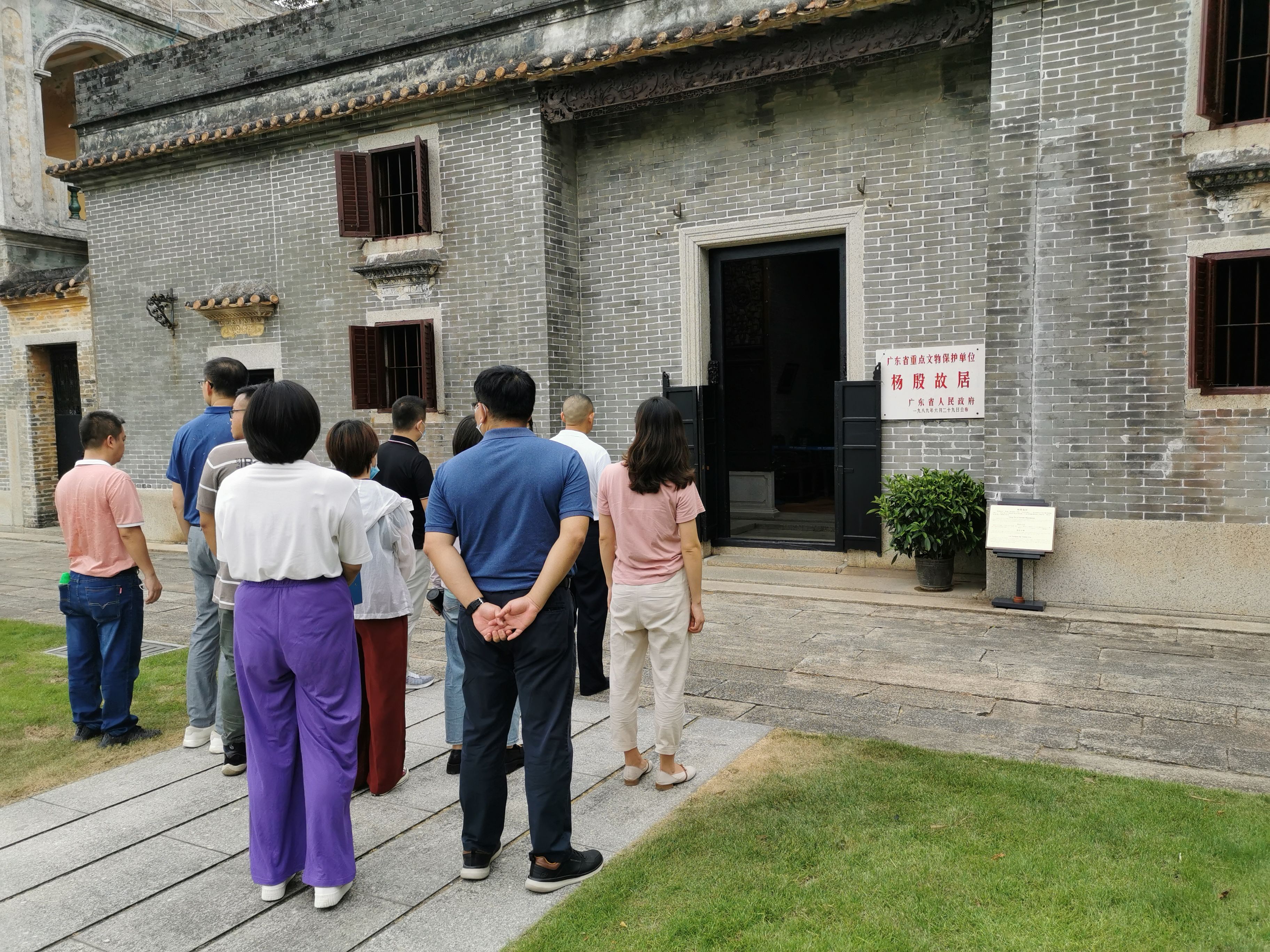 喜迎党的生日 杨殷故居参观人潮涌