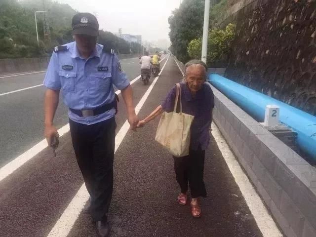 第一次跟"警察"牵手,是种怎样的体验?