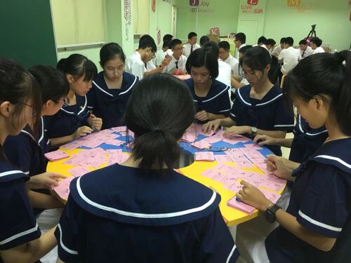 中山市华侨中学 心理健康教育特色学校 _ 生涯指导课 小卡片活动 _中山市华侨中学