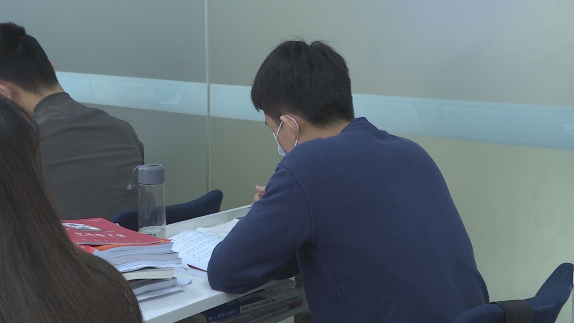 部分省考公务员招聘年龄放宽至40周岁 能否打破35岁门槛引议-四川经济网-经济门户