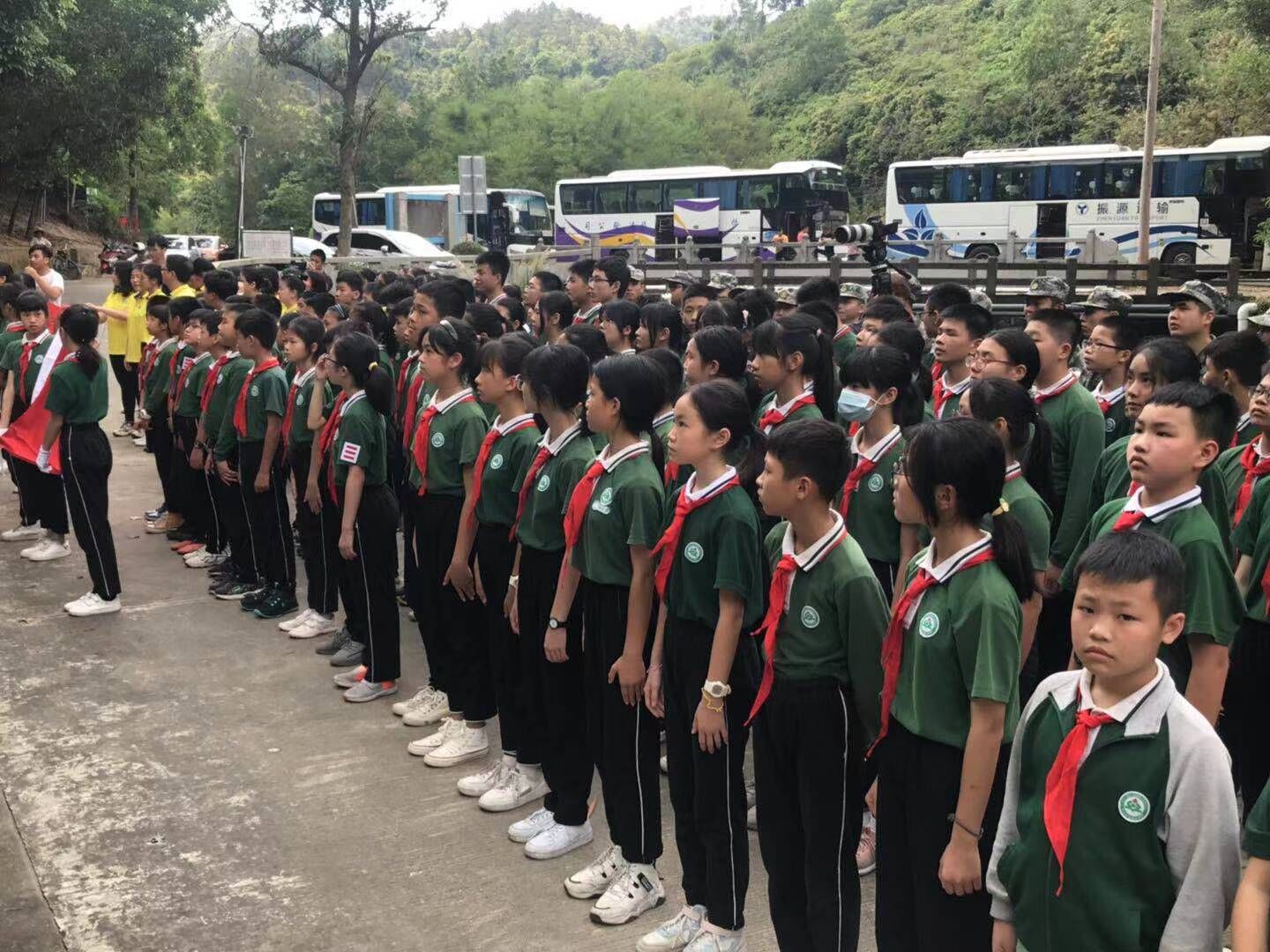 五桂山学校开展"红色基地学党史 烈士碑前祭英烈"主题教育活动