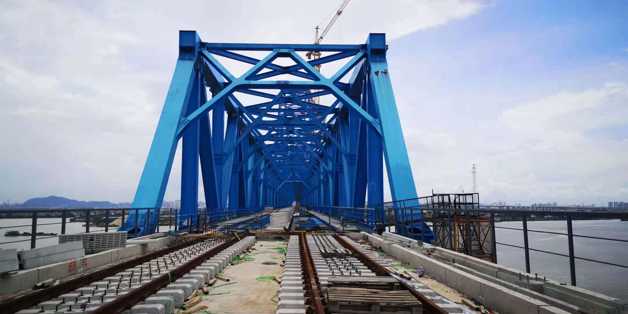 南沙港铁路亚洲第一跨十月中旬将拉通全线长轨