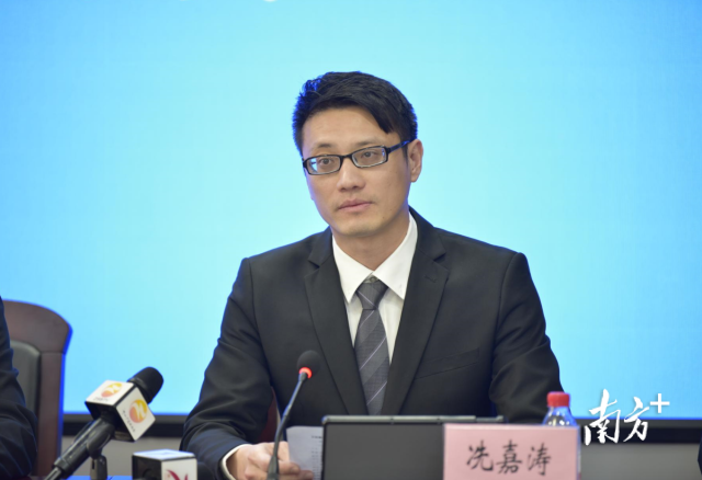 东凤镇党委委员冼嘉涛。 南方+ 卢子衡 拍摄