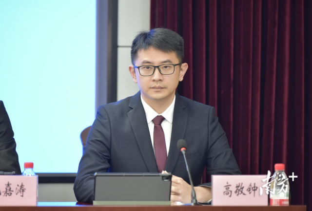 东凤镇城建管理局局长高敬钟。 南方+ 卢子衡 拍摄