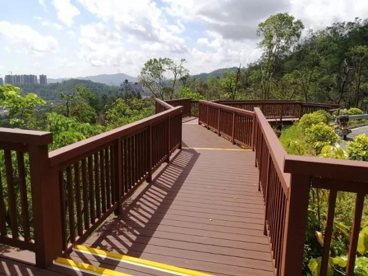 不仅提高了犁头尖山的安全系数   更是呈现了一个   美得发光的犁 