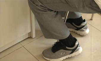 长期抖腿竟然会骨折?医生说,是真的