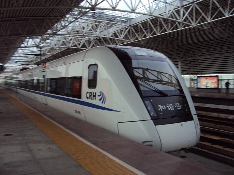 本地新闻  近日,广珠城轨中山北站发生了惊险的一幕.