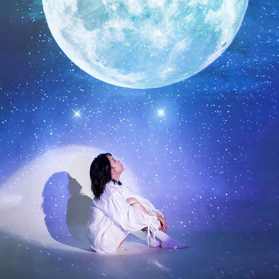 中山主播黄莹出歌了!最新单曲《流浪月球》上线!