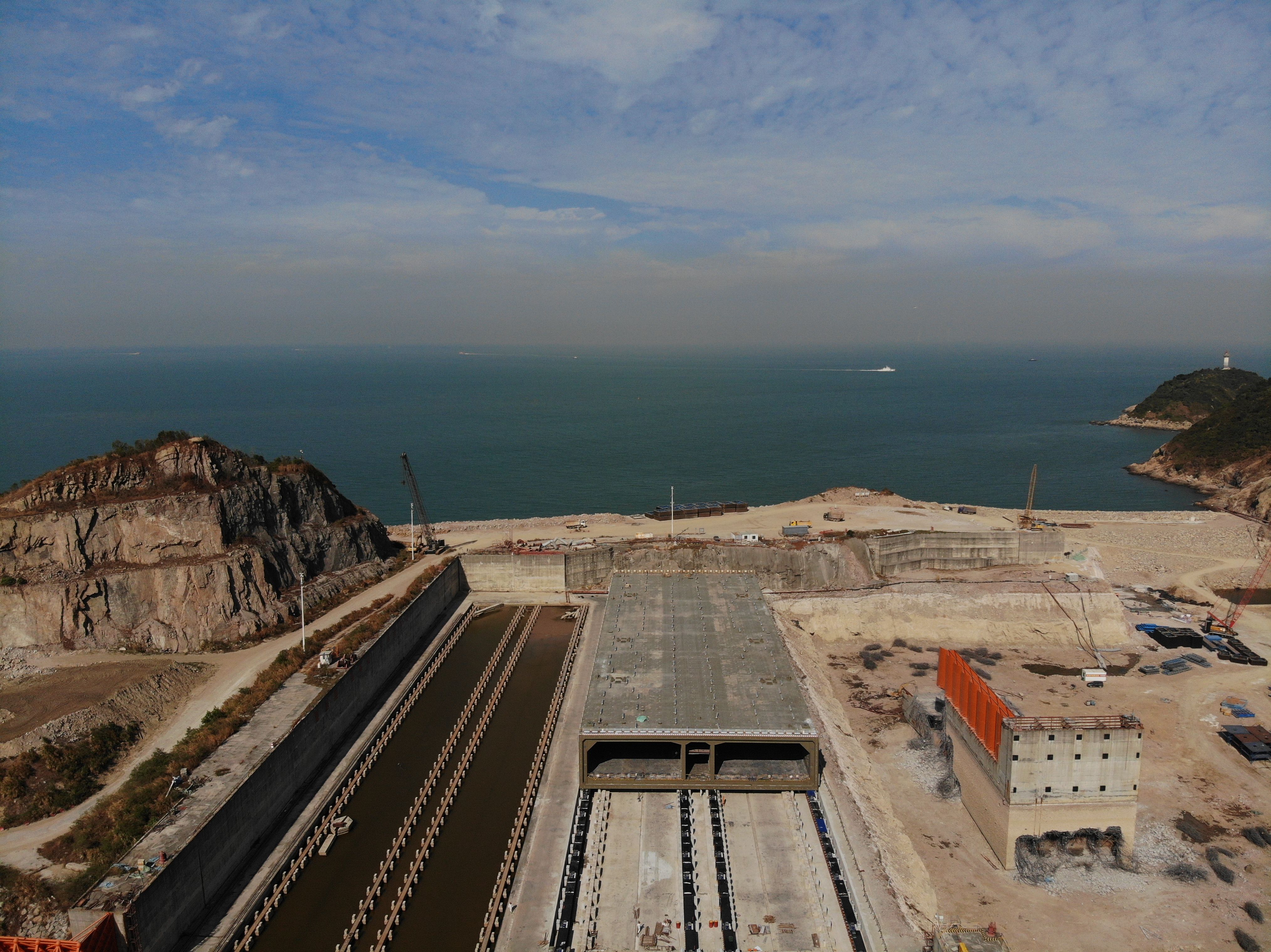 厉害了世界首例双向八车道海底沉管隧道开建连接中山