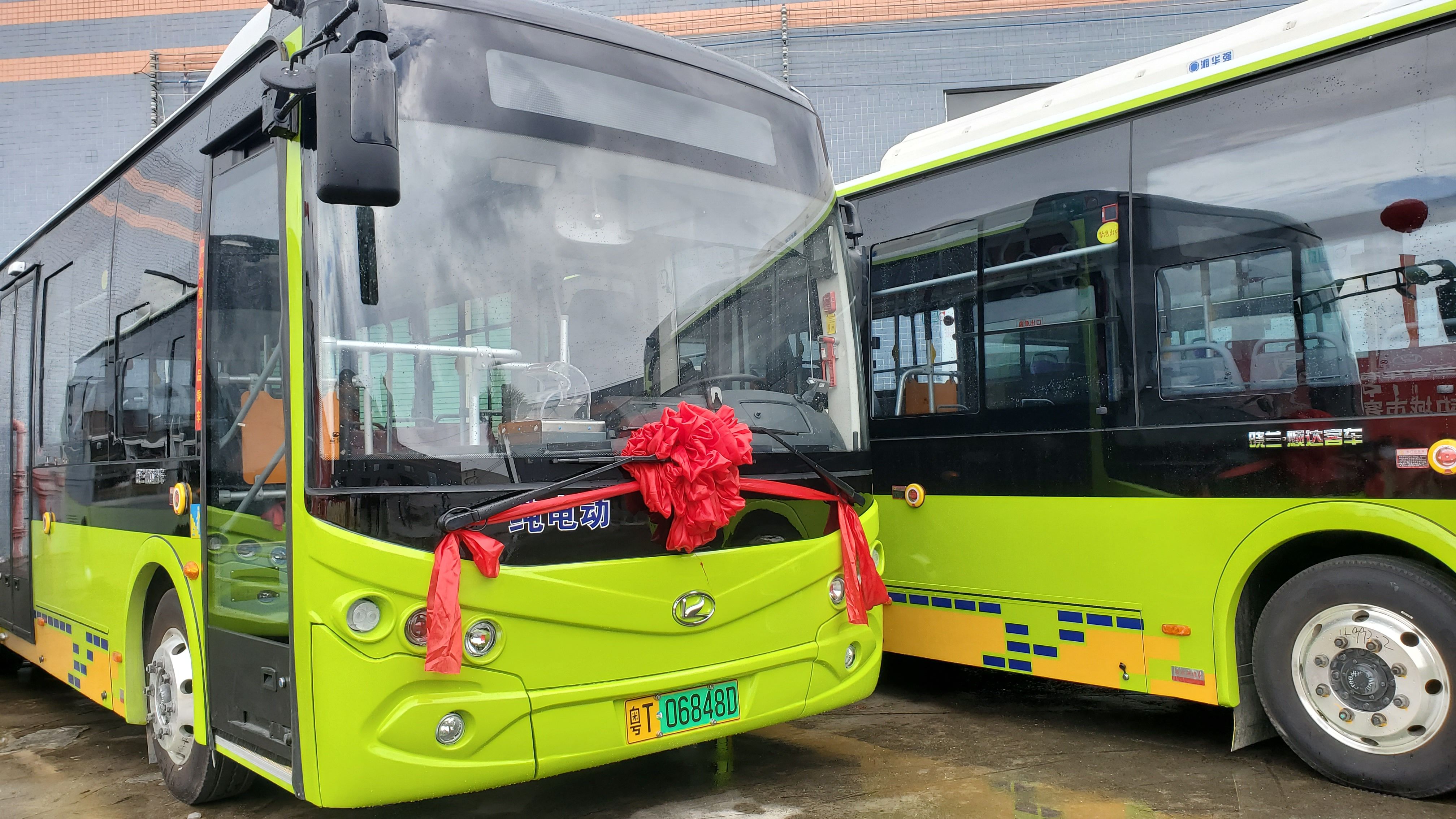 自去年底开始,中山公交新购置1100辆新能源汽车,目前已陆续投入运行.