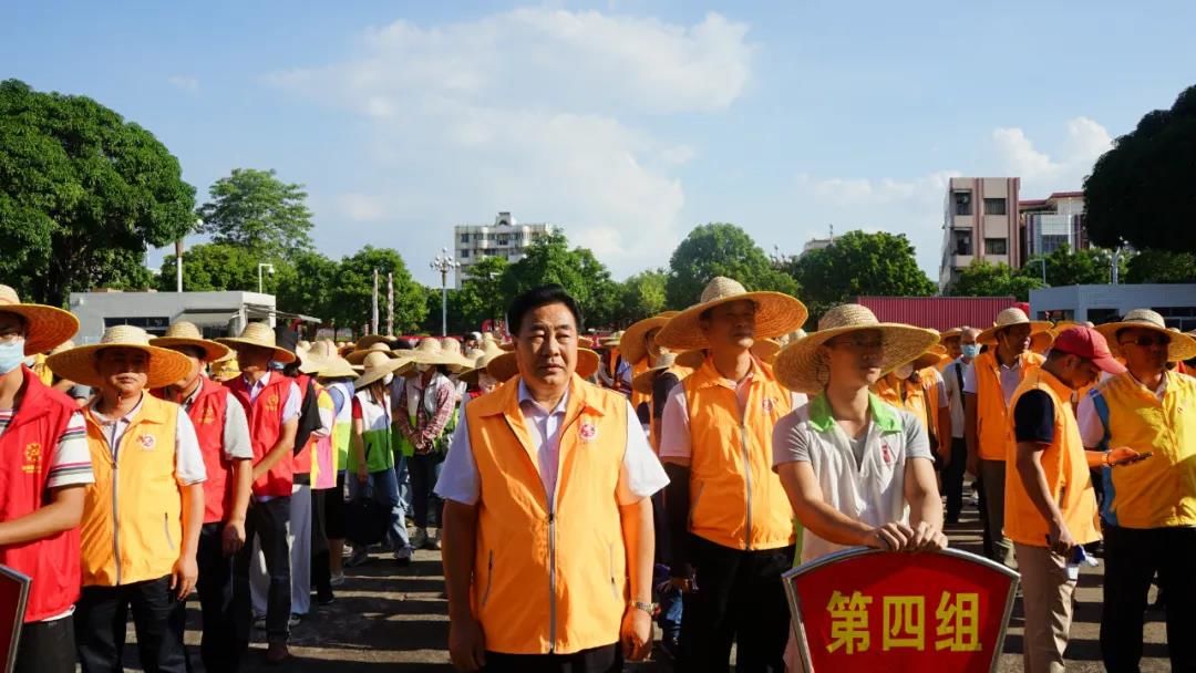 黄圃镇领导吴坤科,彭雁,李伟权,蒋柏胜等领导班子成员,机关事业单位