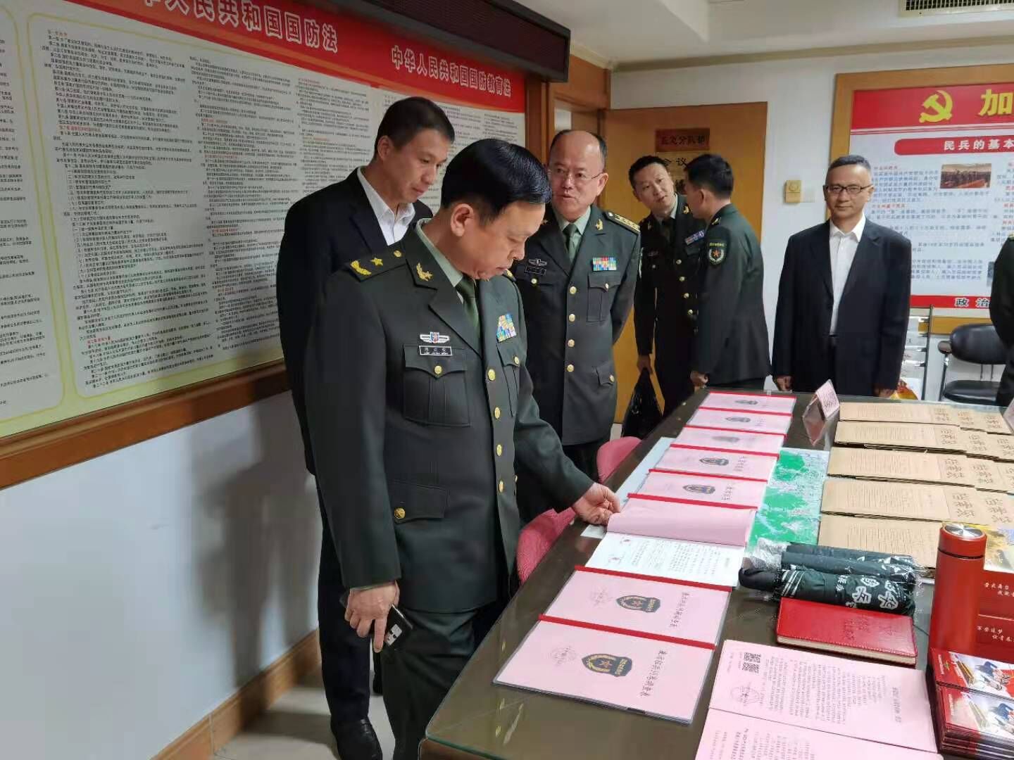 中山军分区司令员李云涛等参加活动.