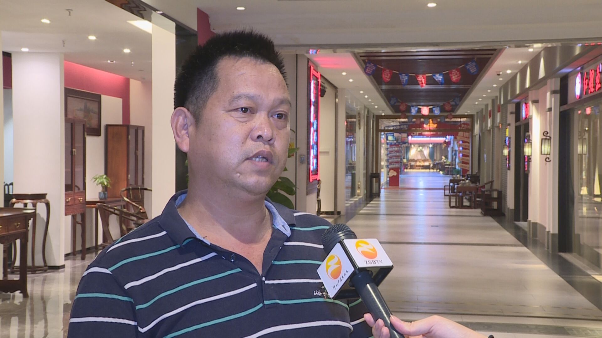 文学名家走进大涌红博城 领略红木家具特色产业