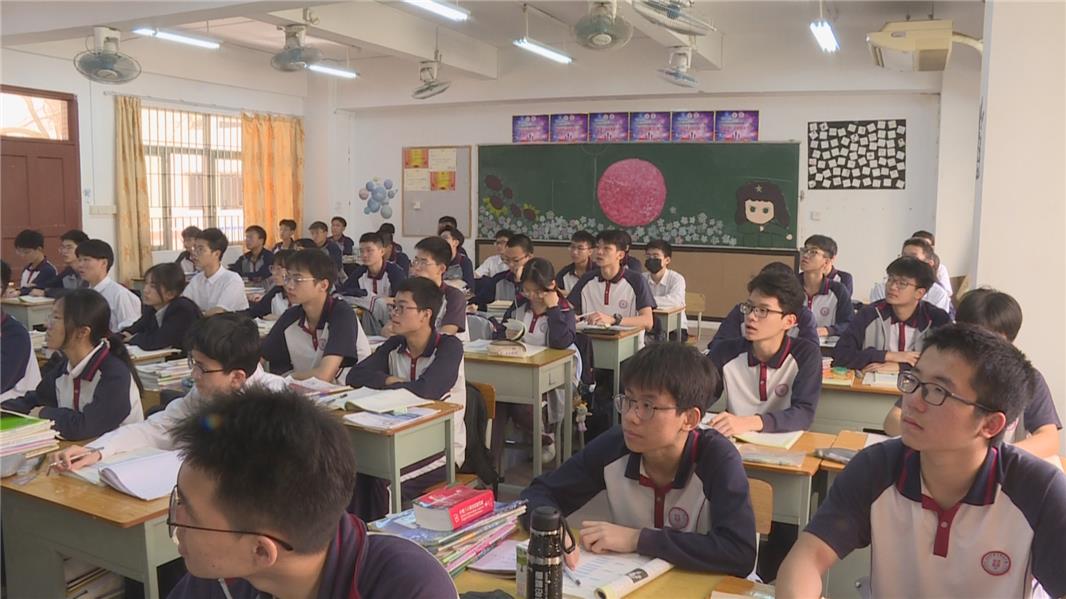 做好学生的引路人东升高级中学开展德育大研讨