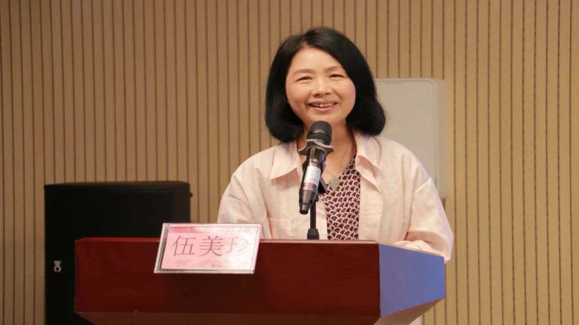 对话作家伍美珍:让孩子拥有自由阅读的权利 让成人养成"纯粹"文学阅读