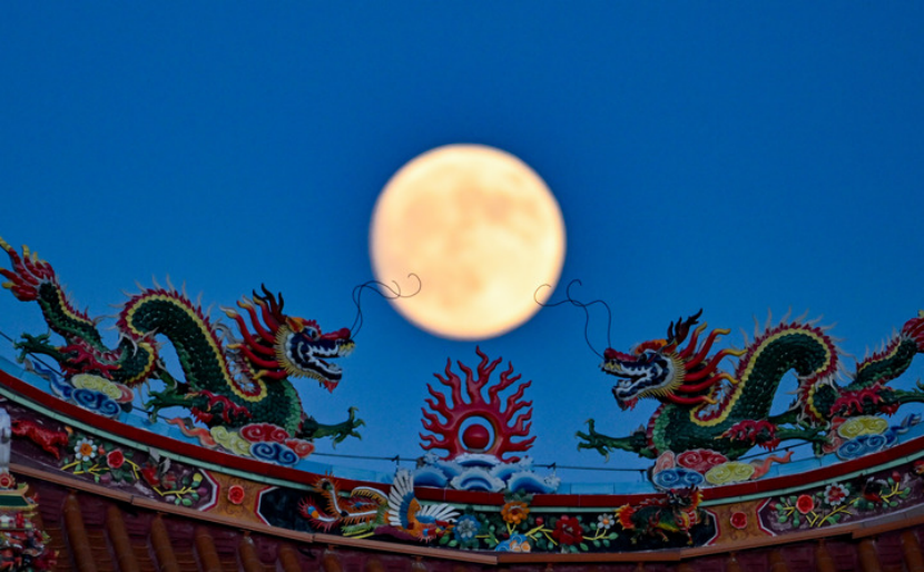 2024年9月17日,中秋月明,神州各地人们同赏一轮明月,欢度传统佳节。 新华社发(王须中摄)